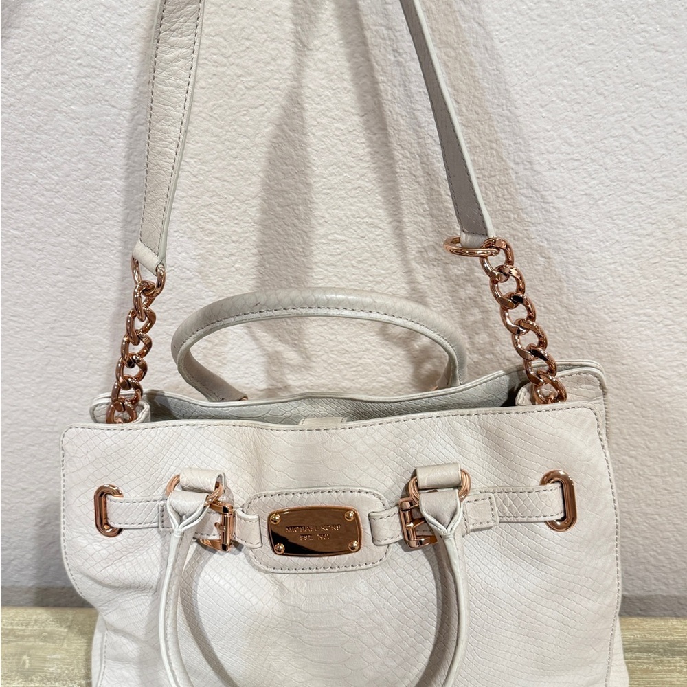 Michael Kors White Shoulder Bag with Rose Gold Chain